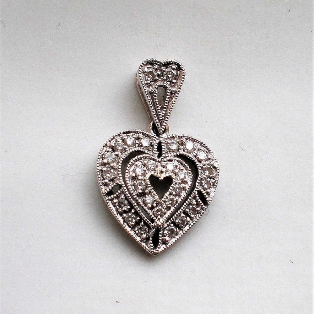 Vintage European Solid 18K 750 White Gold Diamond Cluster Heart Pendant 18kt